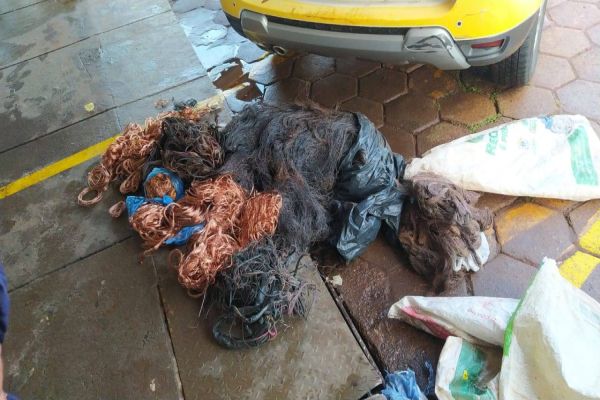 Duas pessoas são detidas por receptação de cobre de origem duvidosa no Bairro Interlagos