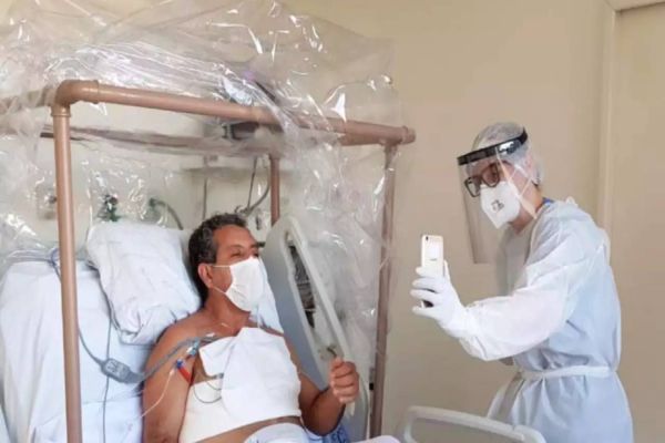 Humanização x Covid-19: visitas virtuais acolhem famílias e ajudam na recuperação de pacientes no HU