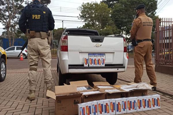 Imagem referente a notícia: Motorista tenta fugir da PRF na BR-467, entra na cidade e acaba detido com produtos contrabandeados