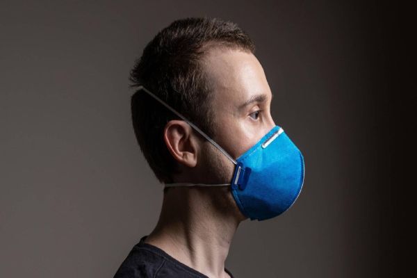 Vereadora pede que prefeitura distribua máscaras PFF2/N95 para servidores municipais