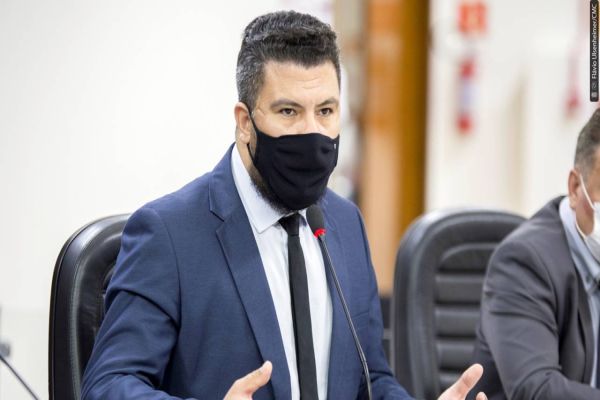 Edson defende inclusão de estudantes com comorbidades na prioridade de vacinação