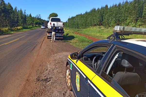 Imagem referente a notícia: PRF apreende 21 mil maços de cigarros contrabandeados no oeste do estado