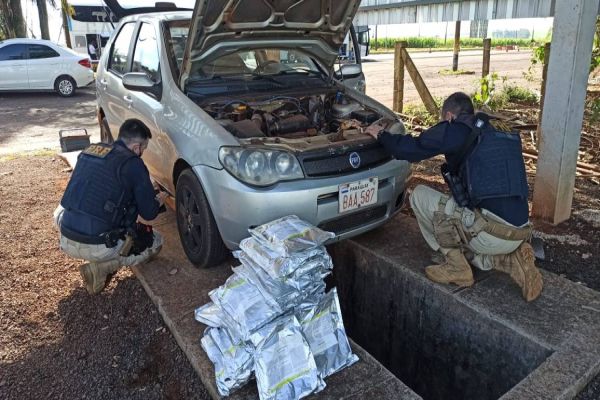 Imagem referente a notícia: PRF flagra veículo paraguaio transportando agrotóxico em fundo falso