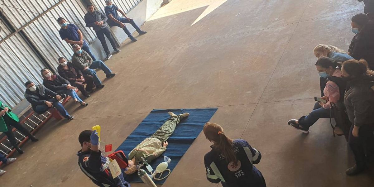 Núcleo de Educação Permanente promove treinamento com  equipes da 10ª e 20ª Regionais