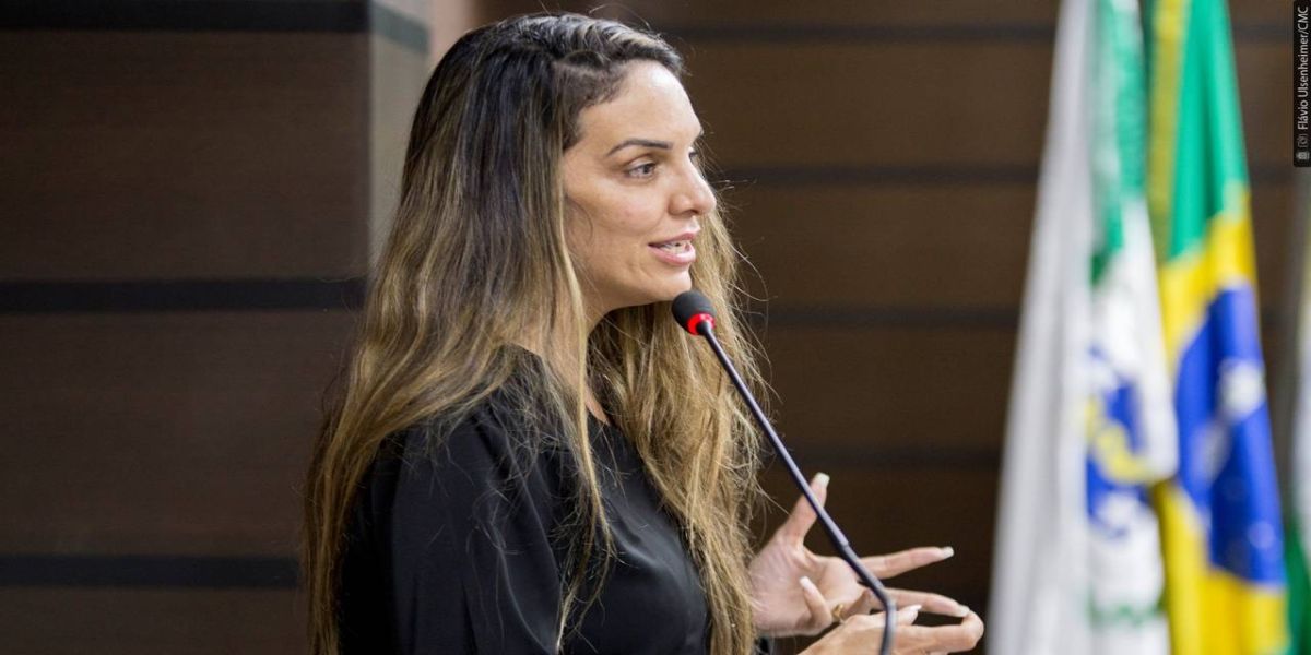Patinadora Vanessa Nóbrega recebe votos de louvor na Câmara