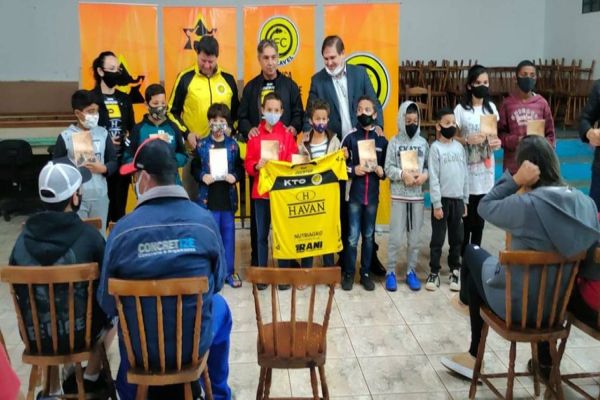 Diretoria do FC Cascavel apresenta projeto social para comunidade do Bairro Tarumã