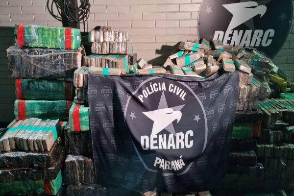 Imagem referente a notícia: Denarc Cascavel apreende 1.320 quilos de maconha e 10 quilos de haxixe na BR-277