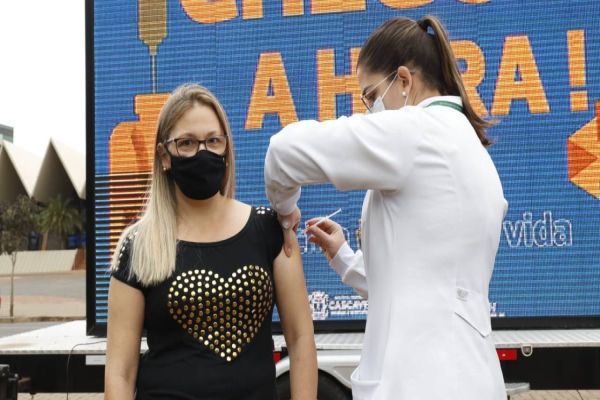 Imagem referente a notícia: Cascavel atinge a marca de 150 mil doses aplicadas da Covid-19