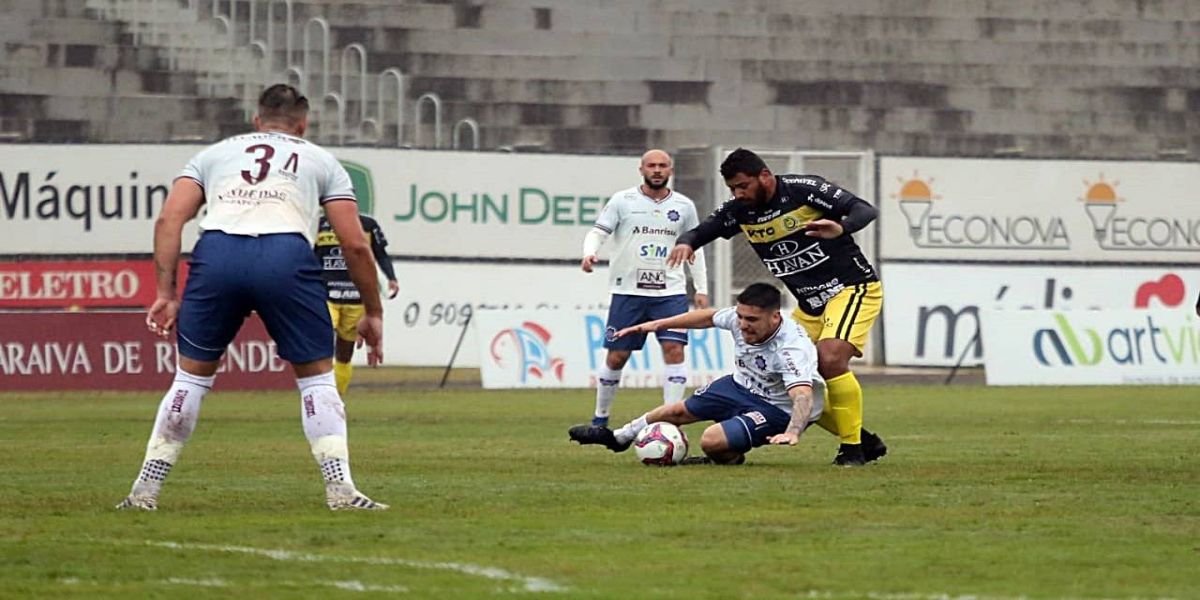 FC Cascavel domina partida e vence Caxias no Olímpico Regional pela Série D do Brasileirão