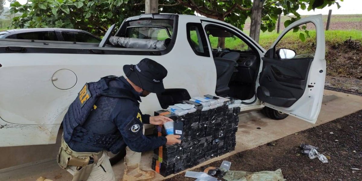 PRF apreende Crack e Eletrônicos transportados em fundos falsos em Céu Azul