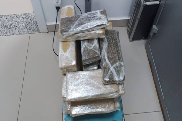 Polícia Rodoviária Federal apreende drogas em veículo de transporte por aplicativo em Cascavel