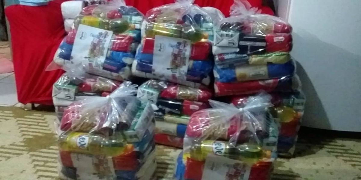 Grupo Social do Stampavel F.C realiza doações de cesta básica a moradores do Loteamento Sanga Funda