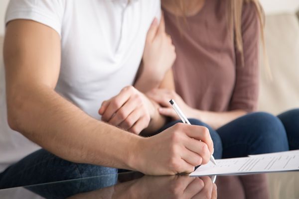 Contrato de namoro: medida traz segurança para casais que não querem constituir família