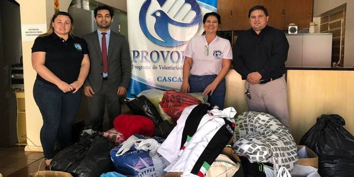 1ª Feijoada Solidária Rock’n Gol arrecada mais de 2500 peças de roupas