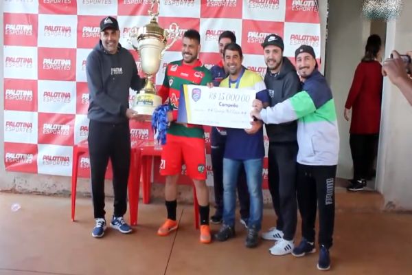 Imagem referente a notícia: AGV vence CAP em disputa apertadíssima e fatura o título da 1ª Copa Recanto Barão