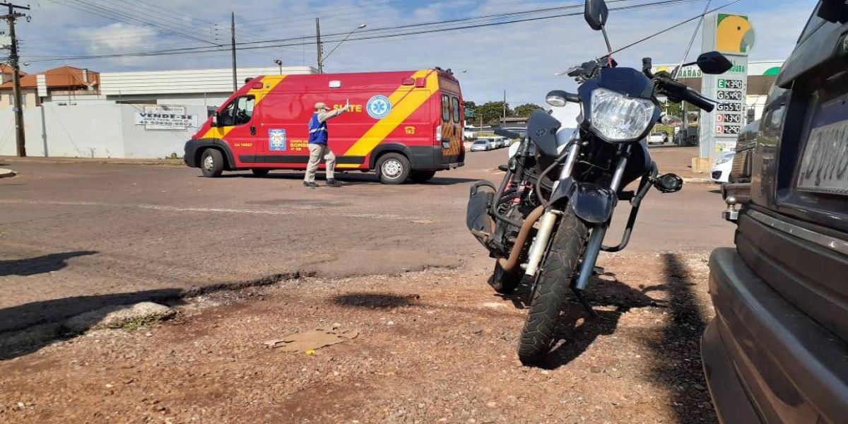 Motociclista fica ferido após se envolver em colisão de trânsito no Bairro Brasília em Cascavel