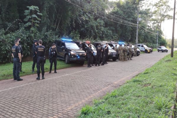 Imagem referente a notícia: Vídeo: Índios fazem manifestação em Guaíra nesta manhã