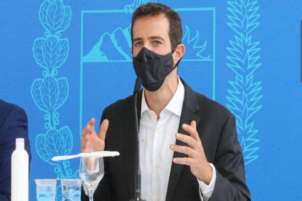 Paraná terá 100% das escolas da rede estadual abertas em julho, afirma Feder