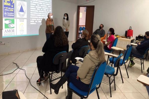 Semppro auxilia famílias com casos de abuso de álcool e drogas