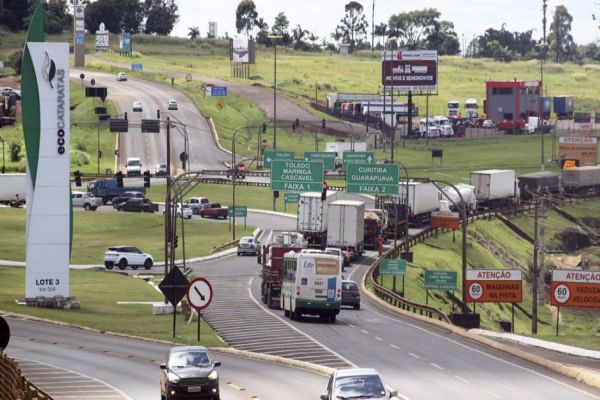 Imagem referente a notícia: Trevo Cataratas: obra em via marginal altera acesso ao bairro Presidente