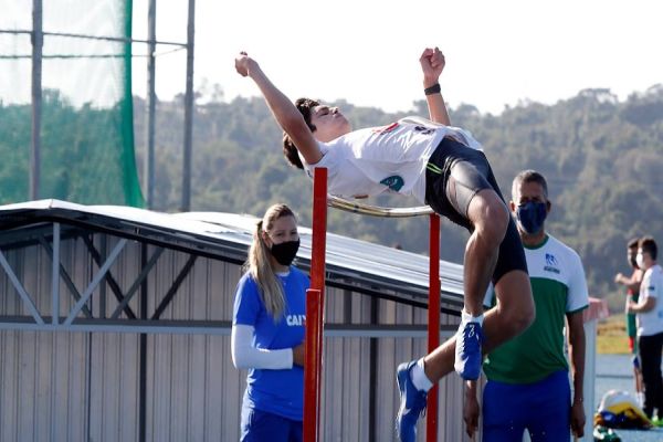 Atletas de 14 cidades participam de competição no no Centro Nacional de Treinamento em Cascavel