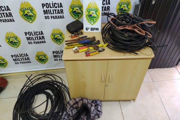 Homem é detido pela Polícia Militar após furtar fios de cobre na Rua Rio de Janeiro