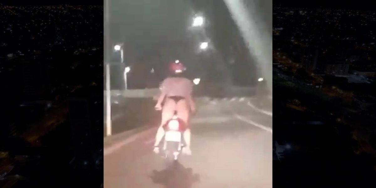 Motociclista é flagrada apenas com roupas íntimas no Lago Municipal de Cascavel