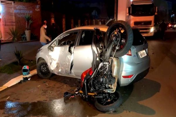 Motociclista fica gravemente ferido após colisão de trânsito no Bairro Alto Alegre em Cascavel