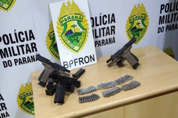 BPFRON apreende pistolas e munições, durante abordagem a ônibus, em Cascavel