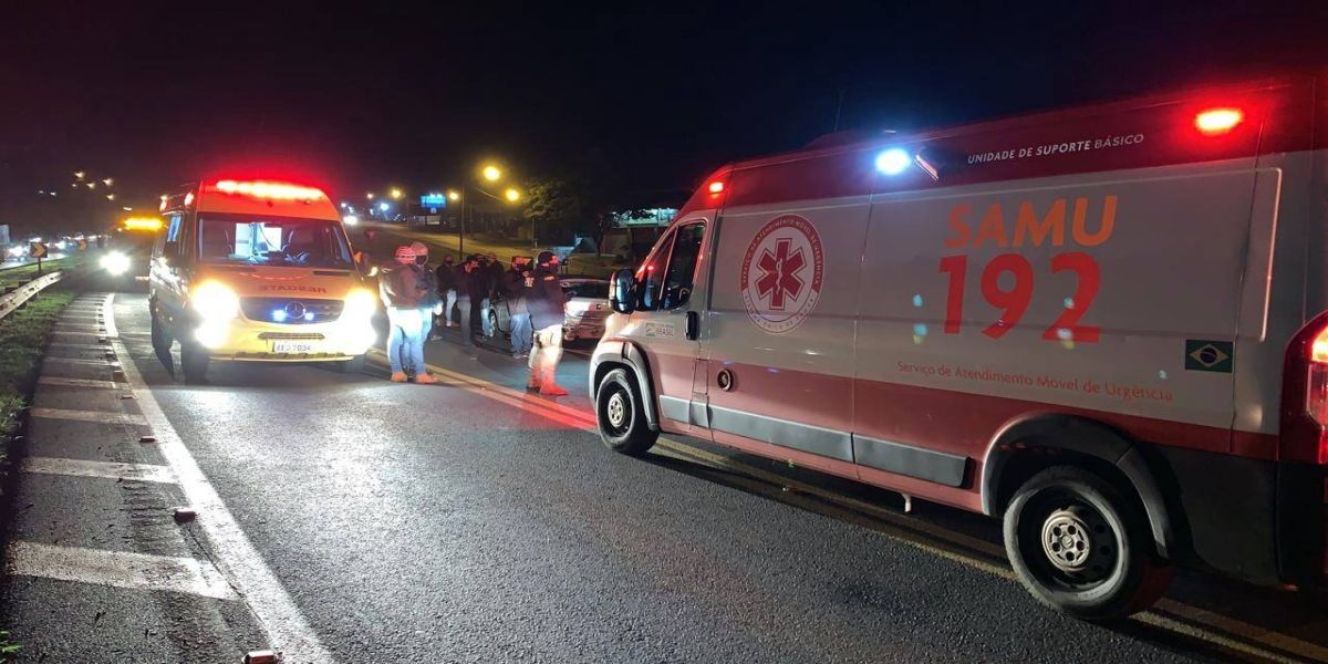 Três pessoas ficaram feridas após engavetamento na rodovia BR-277 em Cascavel