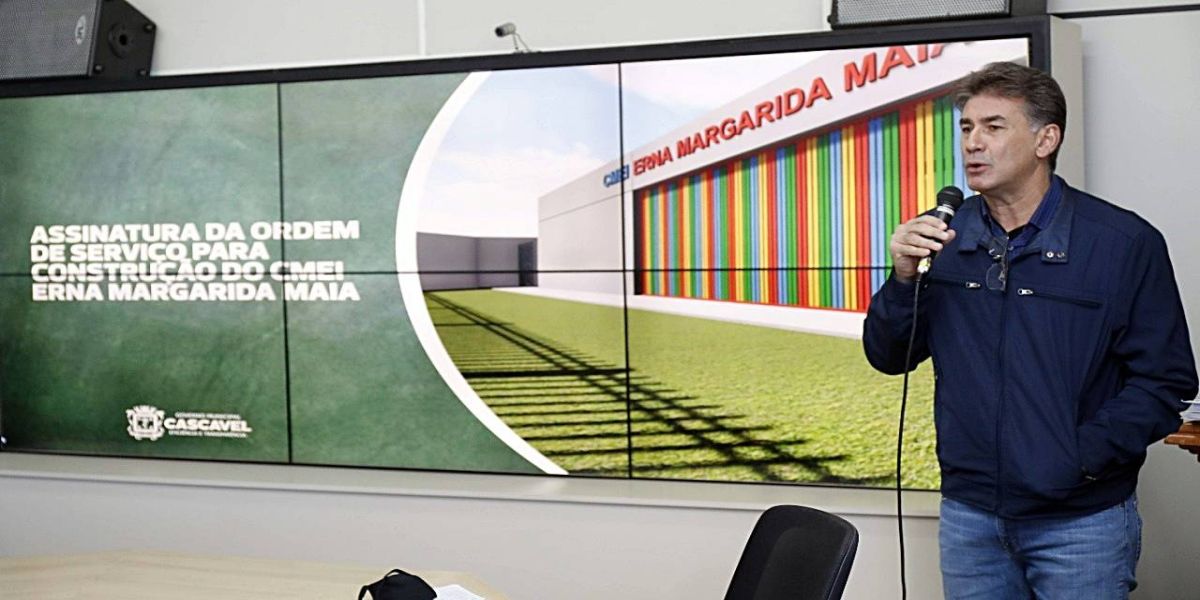 Paranhos assina ordem de serviço para construção de Cmei no Universitário