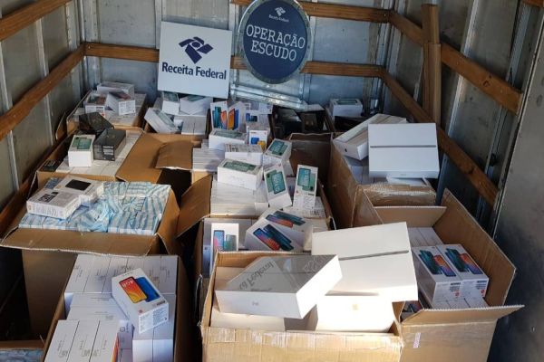 Receita Federa apreende veiculo carregado com eletrônicos avaliados em um milhão de reais