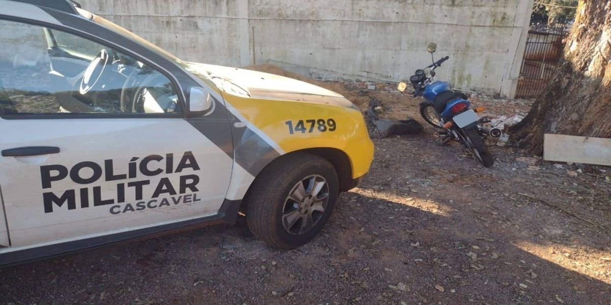 Motocicleta furtada é recuperada pela Polícia Militar no Bairro Interlagos