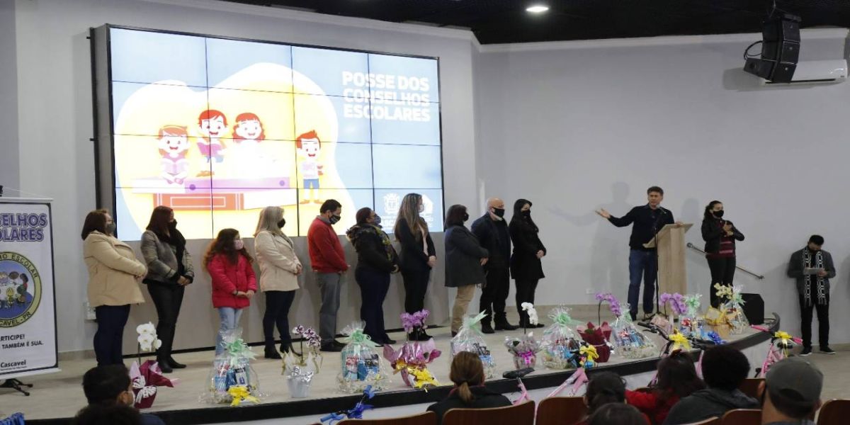 Democracia na Escola: Novos conselheiros escolares foram empossados hoje