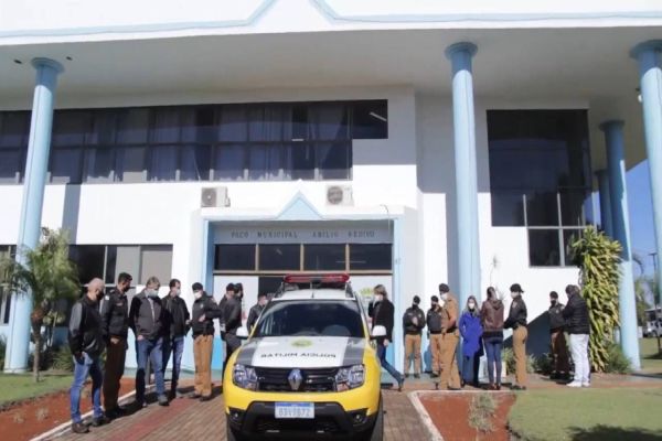 Imagem referente a notícia: Polícia Militar de Santa Tereza do Oeste troca o comando e recebe nova viatura