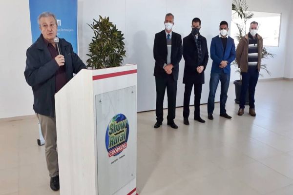 Imagem referente a notícia: Revolução 5G abre novos horizontes ao agronegócio em Cascavel