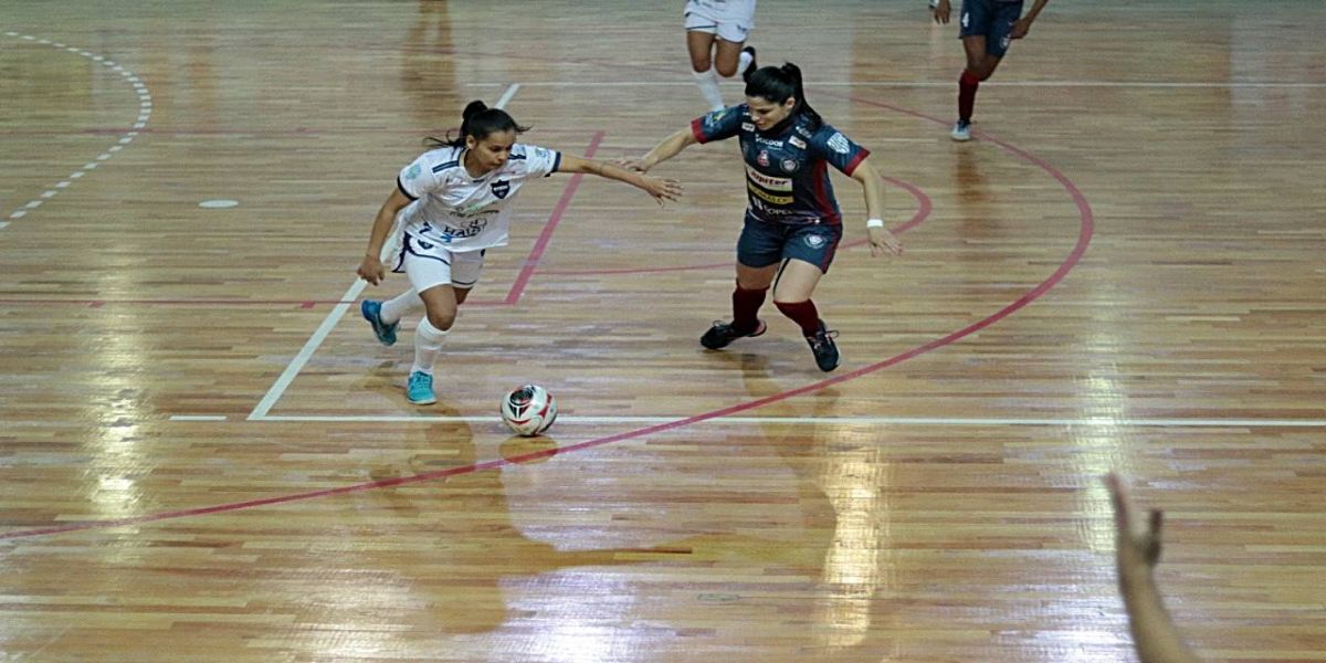 Stein Cascavel vence o Cianorte e segue líder do Campeonato Paranaense