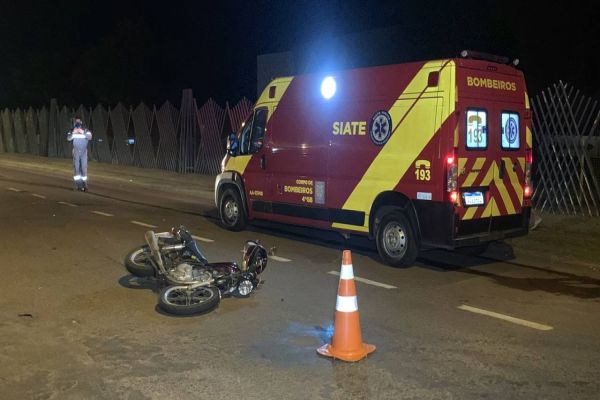 Imagem referente a notícia: Motociclista fica ferido em colisão frontal na marginal da BR-277