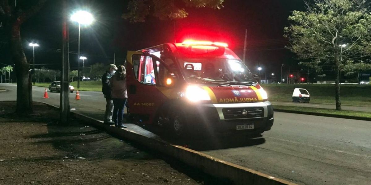 Homem fica ferido após colisão entre moto e carro no Bairro São Cristóvão
