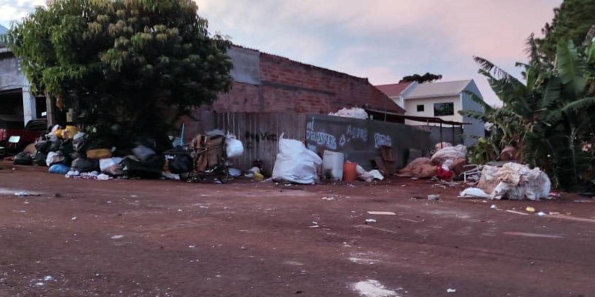 Moradores reclamam de depósito irregular de reciclagem no Loteamento Angra dos Reis