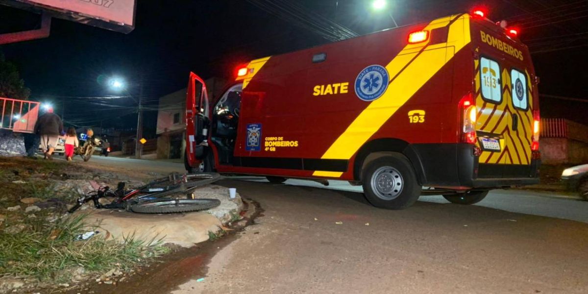 Ciclista fica ferido após colidir contra veículo no Bairro Periolo