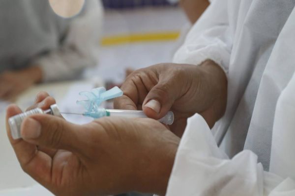 Cascavel reabre vacinação contra a Covid-19 para caminhoneiros