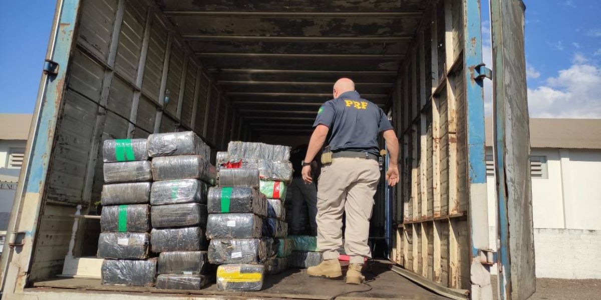 PRF apreende 1,5 tonelada de maconha no norte do Paraná