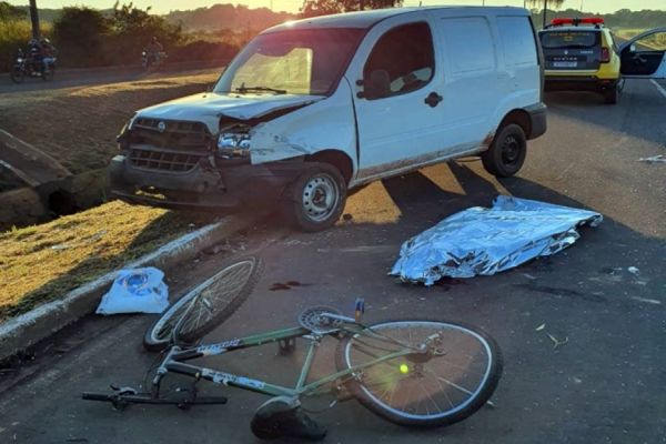 Ciclista morre atropelado após colisão de trânsito e veículos envolvidos eram usados no contrabando