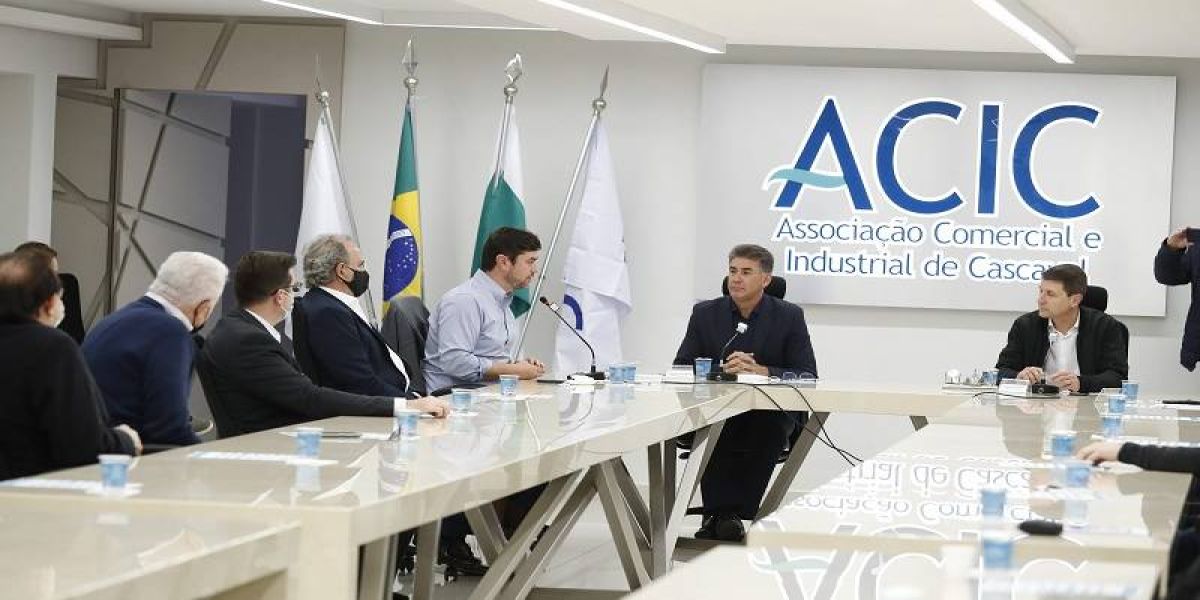 Cascavel debate novo modelo de gestão da iluminação pública