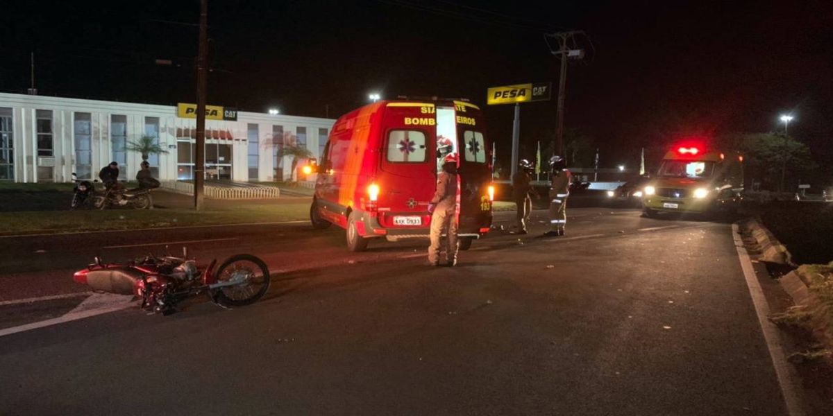 Motociclista fica em estado gravíssimo após colidir com outra moto na marginal da rodovia BR-277