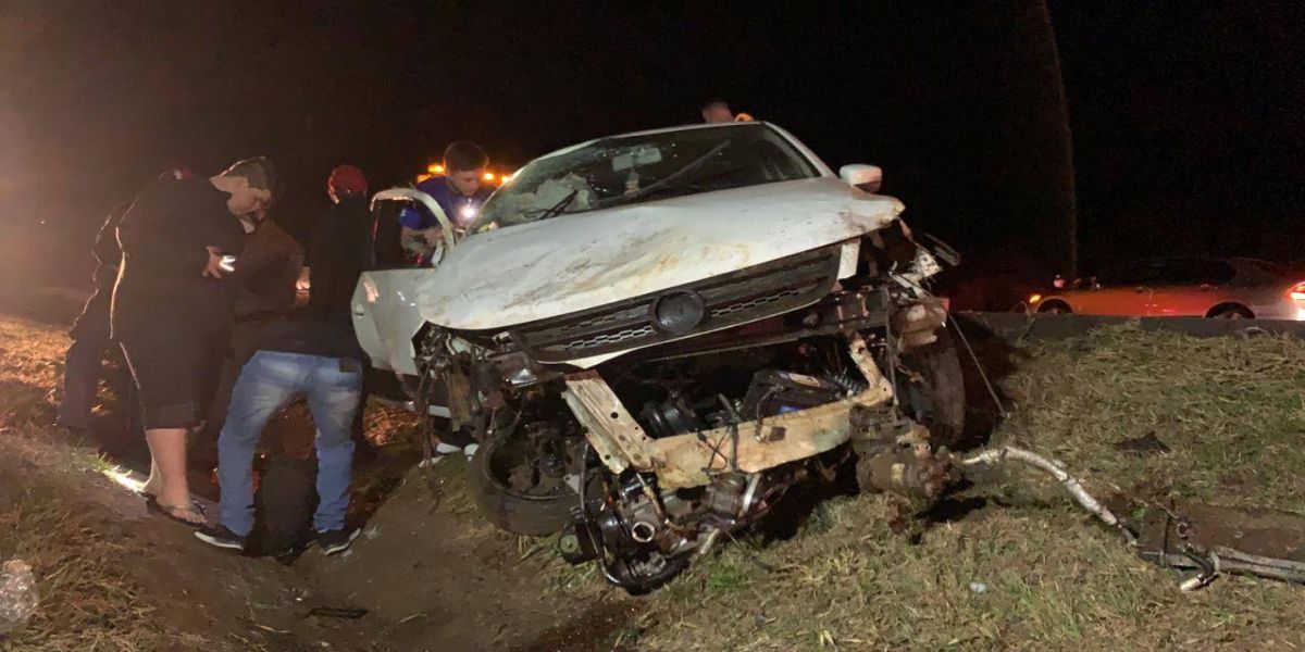 Capotamento é registrado na rodovia BR-277, no Contorno Oeste em Cascavel