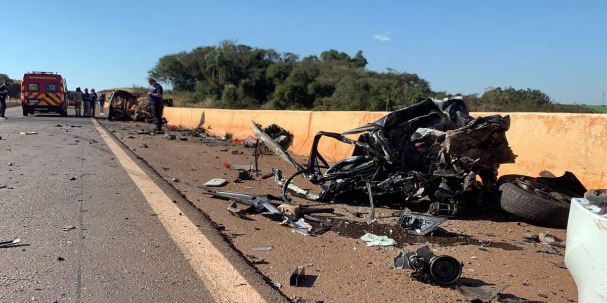 Mulher morre após colisão frontal na rodovia BR-163, em Cascavel