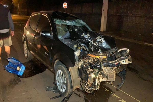 Imagem referente a notícia: Motociclista sofre fratura exposta após colisão frontal na PRc-467 no Bairro Cataratas