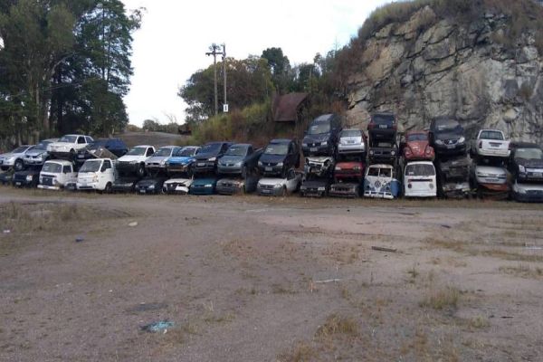 DER promove leilão de sucatas para reciclagem como material ferroso